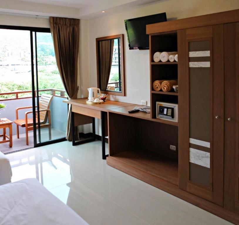 Patong V Hotel Екстер'єр фото