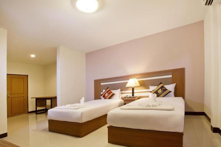 Patong V Hotel Екстер'єр фото