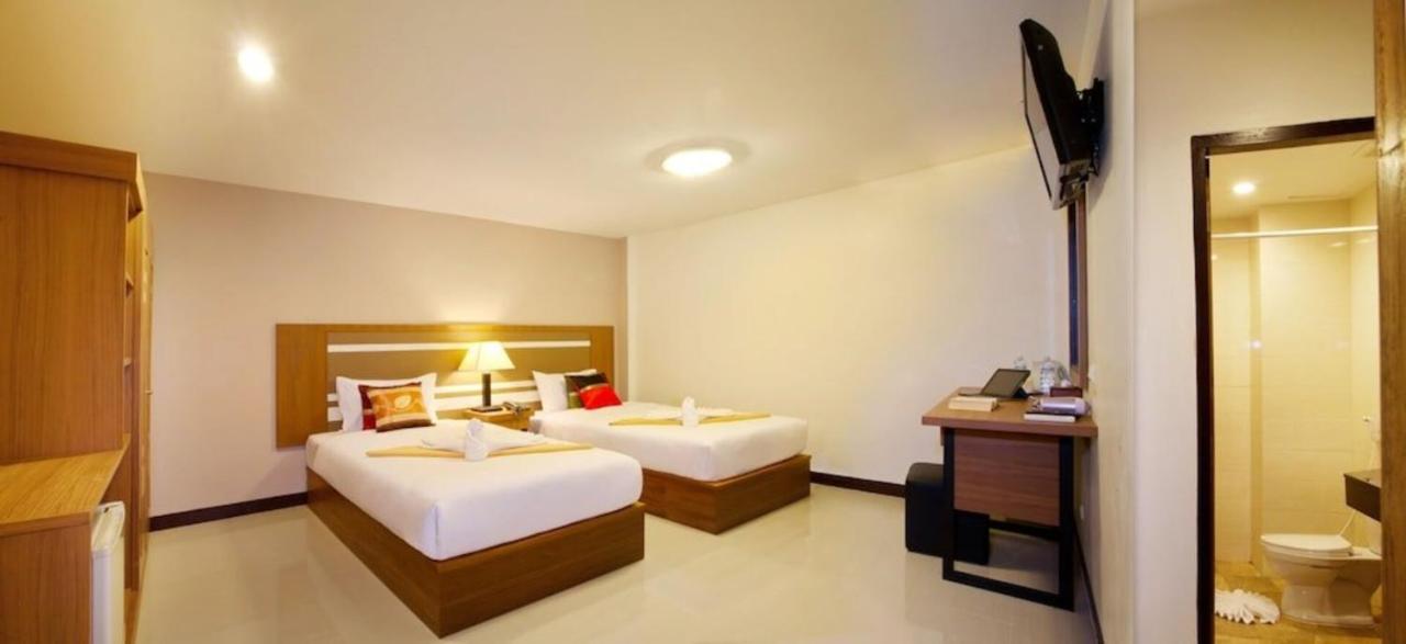 Patong V Hotel Екстер'єр фото