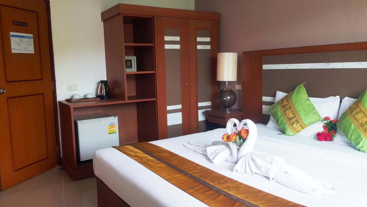 Patong V Hotel Екстер'єр фото