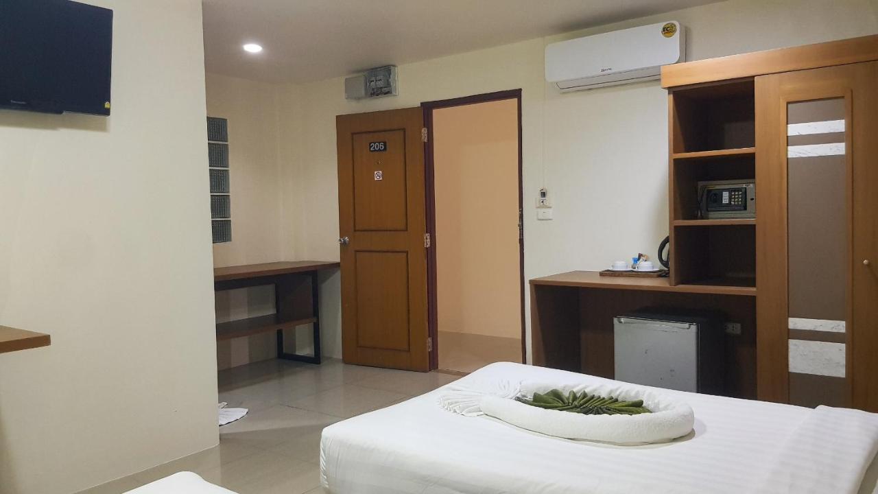 Patong V Hotel Екстер'єр фото