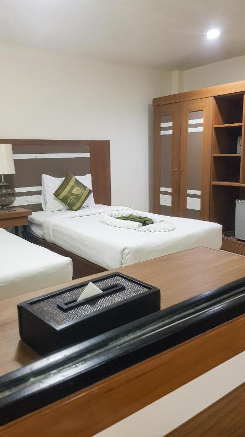 Patong V Hotel Екстер'єр фото