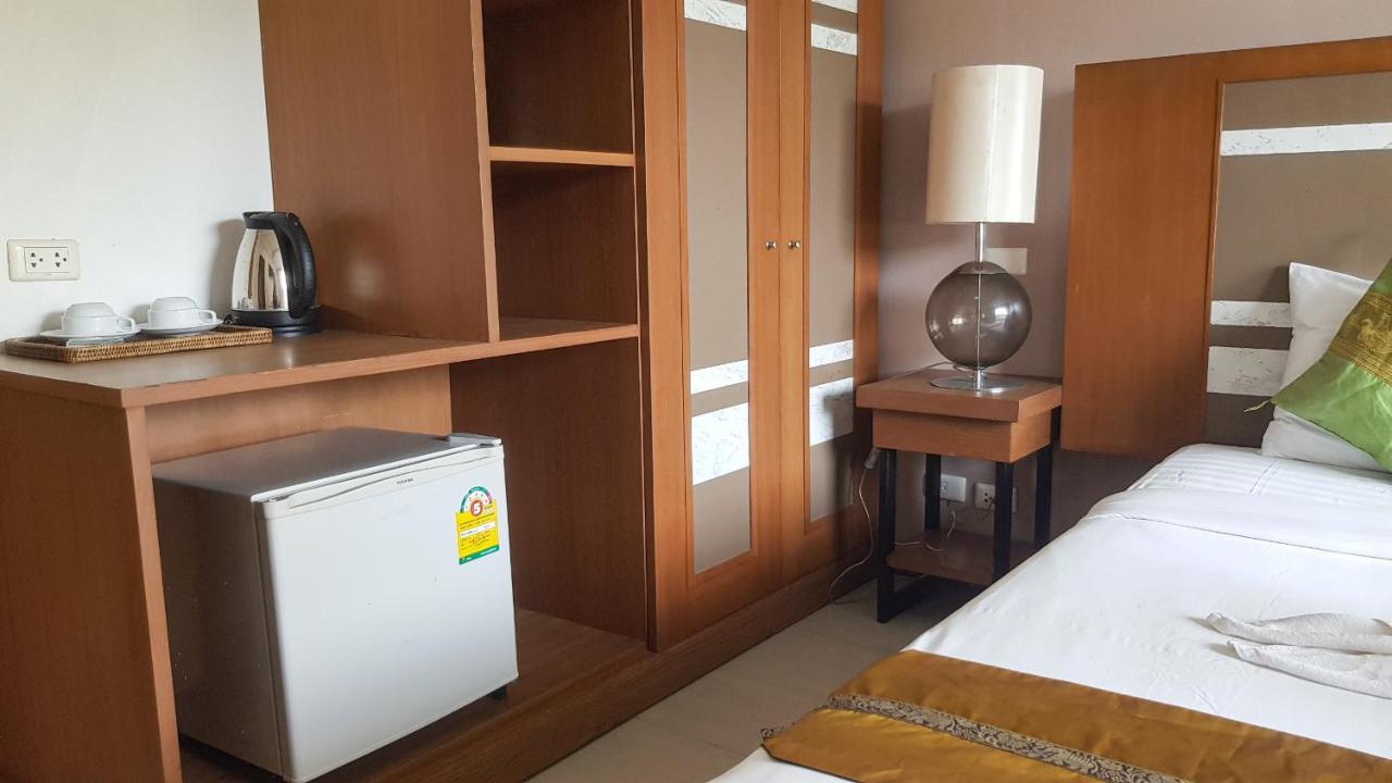 Patong V Hotel Екстер'єр фото